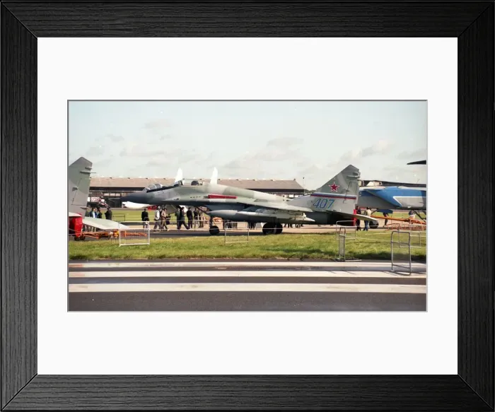 Framed Print : Farnborough 92 - MiG-29S Blue 407 Framed Print : Farnborough 92 - MiG-29S Blue 407