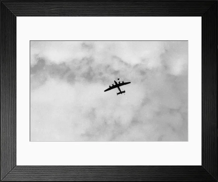 Framed Print : Handley Page Halifax A. IX dropping a 25-pounder Framed Print : Handley Page Halifax A. IX dropping a 25-pounder