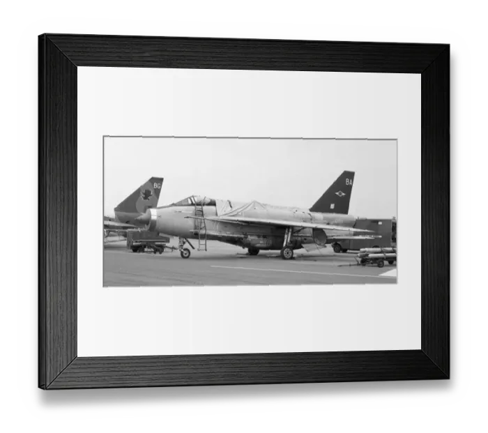 Framed Print : Royal Air Force English Electric Lightning F. 6 XR725 Framed Print : Royal Air Force English Electric Lightning F. 6 XR725
