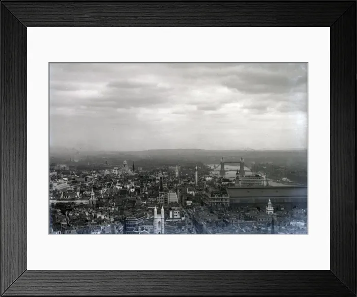 Framed Print : An Aerial view over London Framed Print : An Aerial view over London
