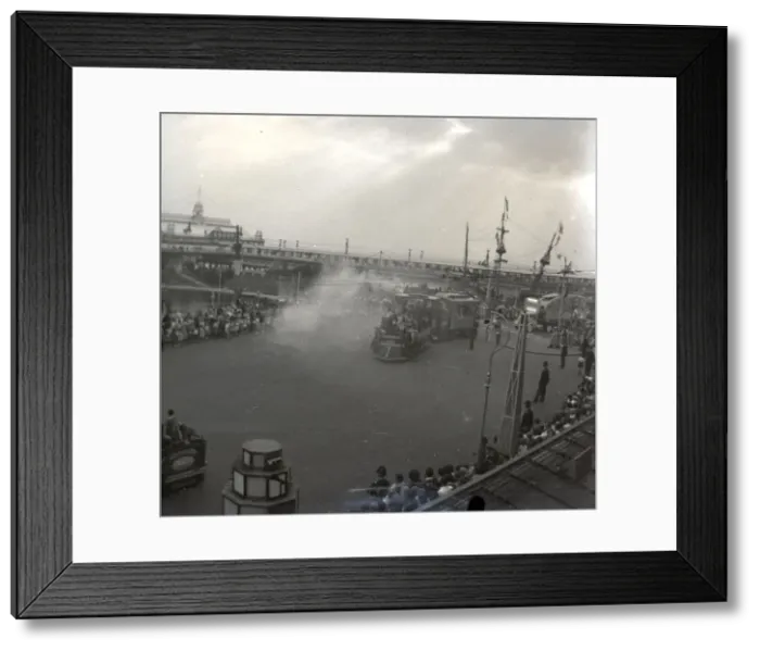 Framed Print : Southend Carnival parade, along the sea-front Framed Print : Southend Carnival parade, along the sea-front