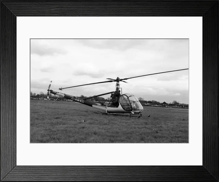 Framed Print : Hiller UH-12B G-AWKG Framed Print : Hiller UH-12B G-AWKG