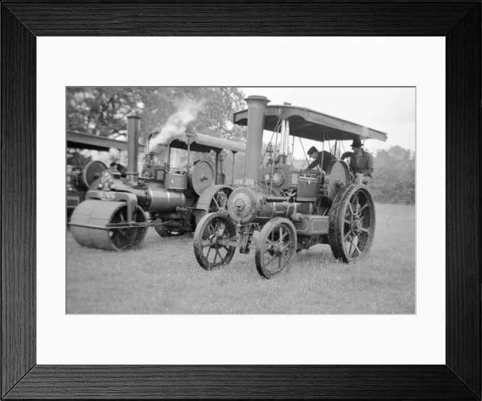 Framed Print : Burrell Road Tractor CYB558 Framed Print : Burrell Road Tractor CYB558