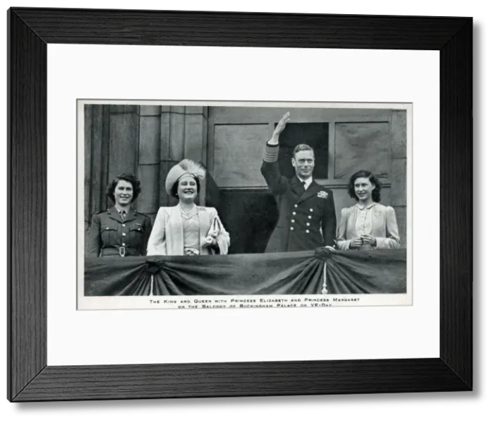Framed Print : Royal Family - VE Day - Buckingham Palace Framed Print : Royal Family - VE Day - Buckingham Palace