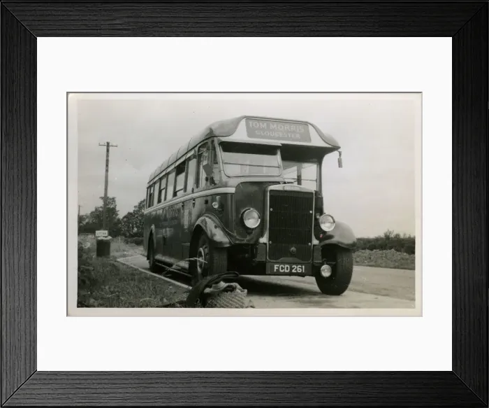 Framed Print : Leyland Vintage Bus - Tom Morris Framed Print : Leyland Vintage Bus - Tom Morris