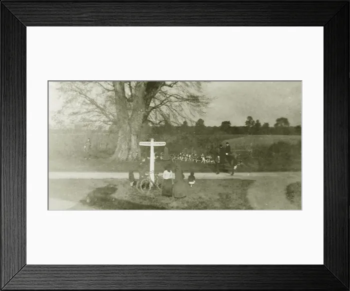 Framed Print : Foxhunt, Abingdon (Faringdon), Oxfordshire, England Framed Print : Foxhunt, Abingdon (Faringdon), Oxfordshire, England