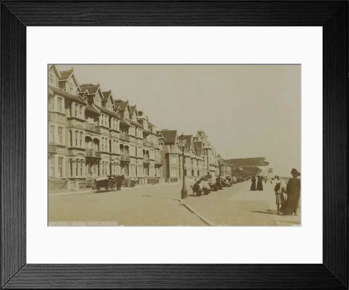 Framed Print : Esplanade, Seaford, Newhaven, Sussex, England Framed Print : Esplanade, Seaford, Newhaven, Sussex, England