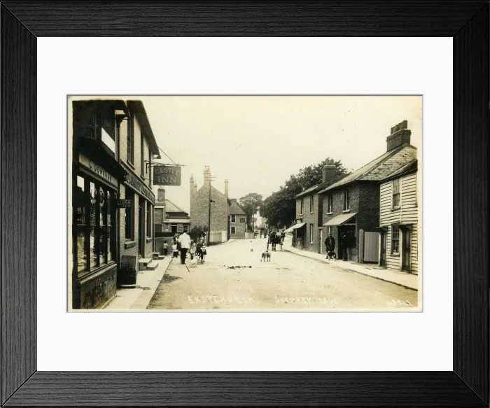 Framed Print : High Street (Showing the Castle Inn) Framed Print : High Street (Showing the Castle Inn)