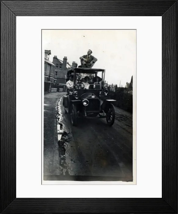 Framed Print : Morris Vintage Car - Towing Caravan Framed Print : Morris Vintage Car - Towing Caravan