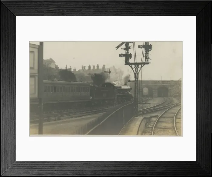 Framed Print : Southern Railway Junction Station, Britain. Date: 1920s Framed Print : Southern Railway Junction Station, Britain. Date: 1920s
