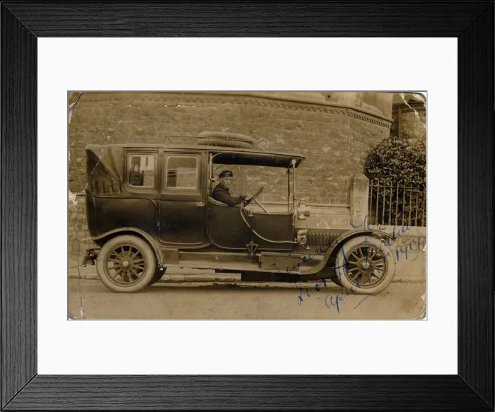 Framed Print : Vintage Car (awaiting identification), Britain. Date: 1900s Framed Print : Vintage Car (awaiting identification), Britain. Date: 1900s