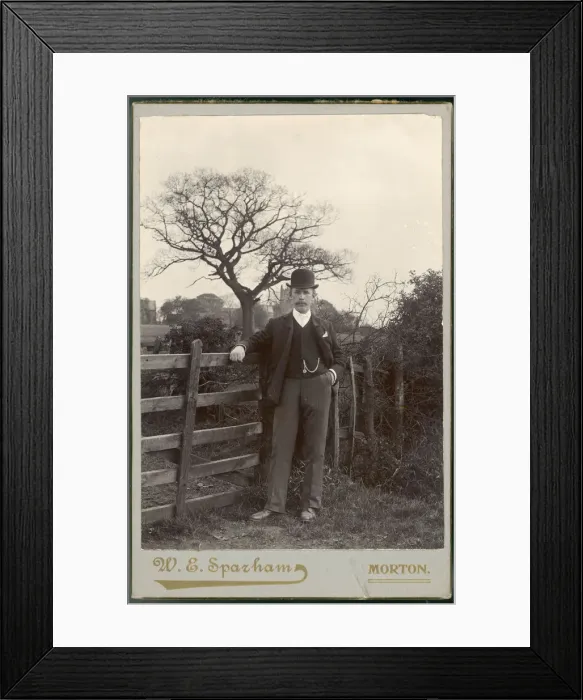 Framed Print : MALE TYPE / COUNTRY GATE Framed Print : MALE TYPE / COUNTRY GATE