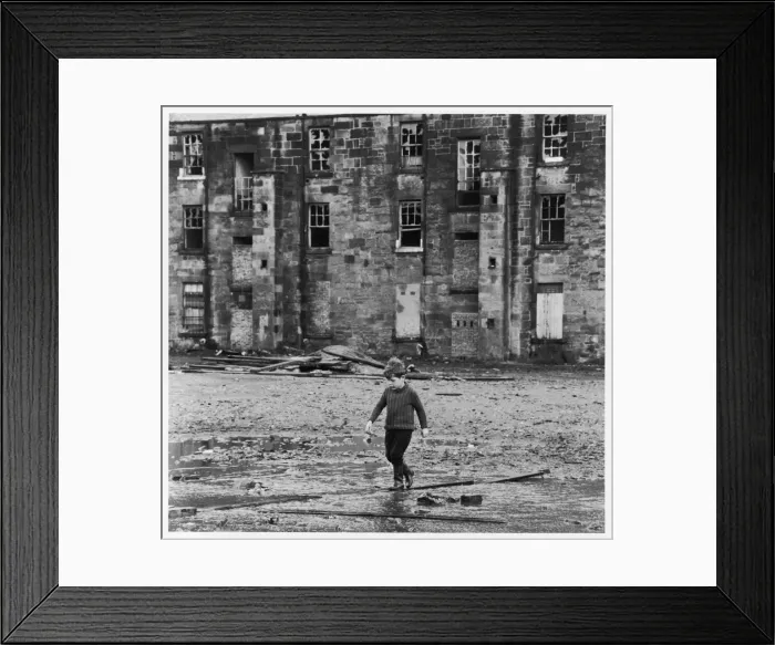 Framed Print : SOLITARY BOY / GLASGOW Framed Print : SOLITARY BOY / GLASGOW