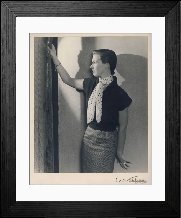 Framed Print : 50S GIRL BY WYKEHAM Framed Print : 50S GIRL BY WYKEHAM