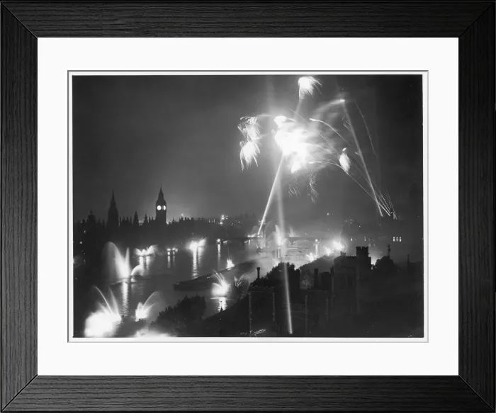 Framed Print : VICTORY FIREWORKS Framed Print : VICTORY FIREWORKS