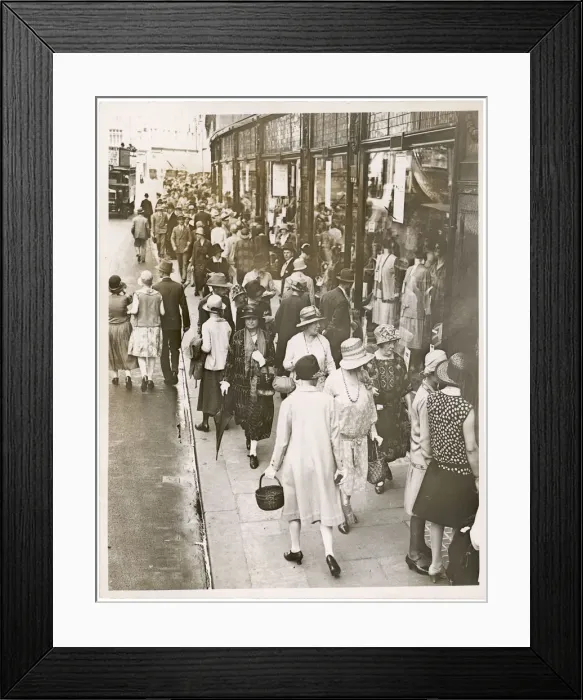 Framed Print : LONDON SHOPPERS 1928 Framed Print : LONDON SHOPPERS 1928