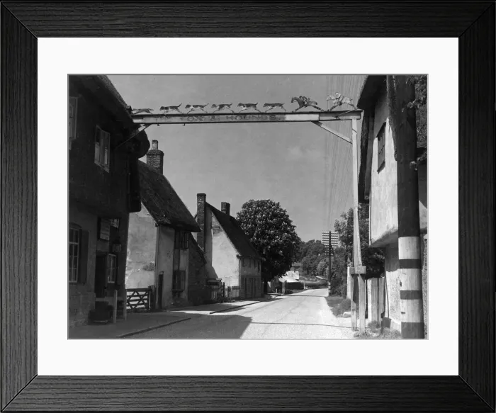 Framed Print : FOX & HOUNDS PUB SIGN FOX & HOUNDS PUB SIGN Framed Print : FOX & HOUNDS PUB SIGN FOX & HOUNDS PUB SIGN
