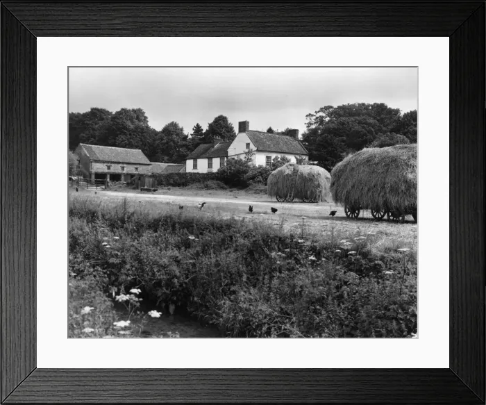 Framed Print : YORKSHIRE FARMHOUSE Framed Print : YORKSHIRE FARMHOUSE