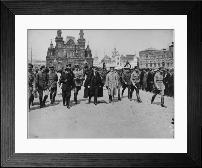 Framed Print : 1918 / LENIN IN RED SQUARE Framed Print : 1918 / LENIN IN RED SQUARE