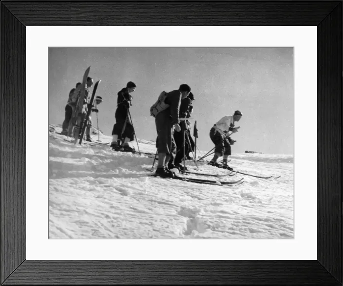 Framed Print : SKIING GROUP Framed Print : SKIING GROUP