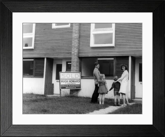 Framed Print : VIEWING A HOUSE / SOLD Framed Print : VIEWING A HOUSE / SOLD