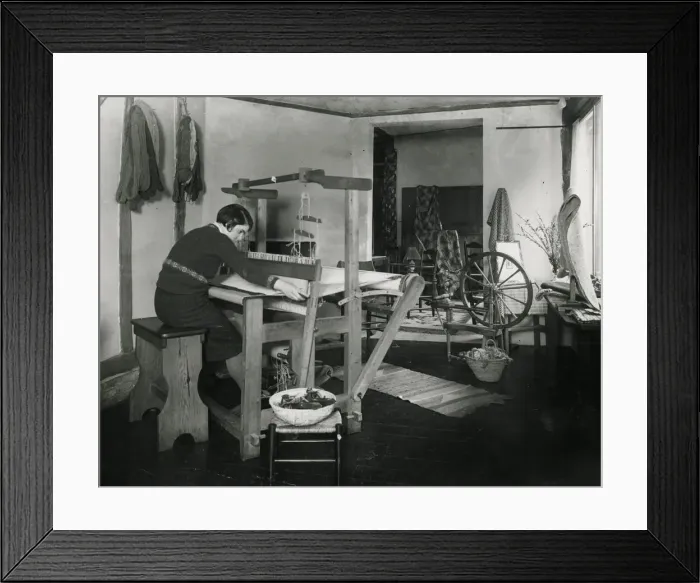 Framed Print : WEAVING IN SANDWICH SHOP Framed Print : WEAVING IN SANDWICH SHOP