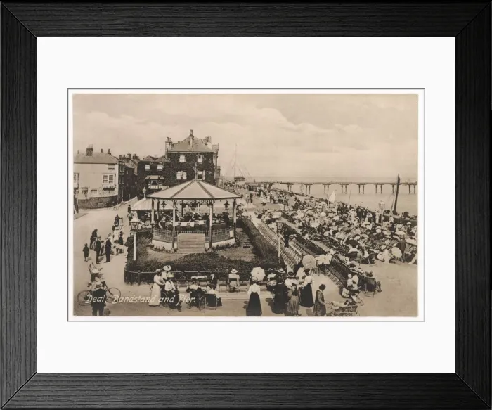 Framed Print : DEAL / KENT / BANDSTAND / PIER Framed Print : DEAL / KENT / BANDSTAND / PIER