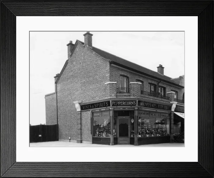 Framed Print : PEPPERCORNS OFF LICENCE Framed Print : PEPPERCORNS OFF LICENCE