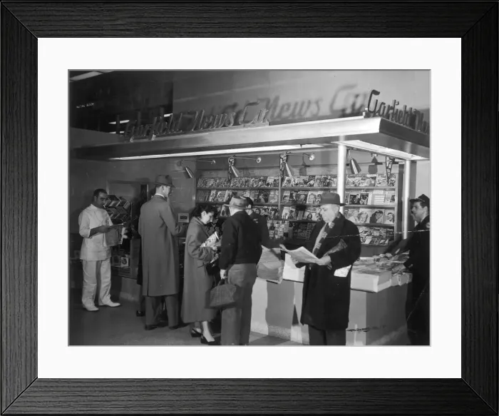 Framed Print : NEW YORK NEWSTAND / 1951 Framed Print : NEW YORK NEWSTAND / 1951