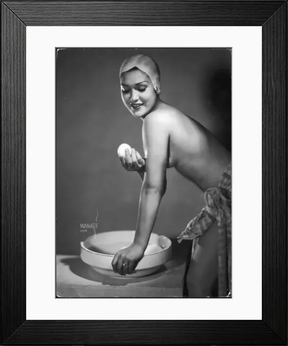 Framed Print : WOMAN WASHING / 1930S Framed Print : WOMAN WASHING / 1930S