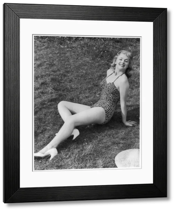 Framed Print : PIN-UP / LEOPARD PRINT Framed Print : PIN-UP / LEOPARD PRINT