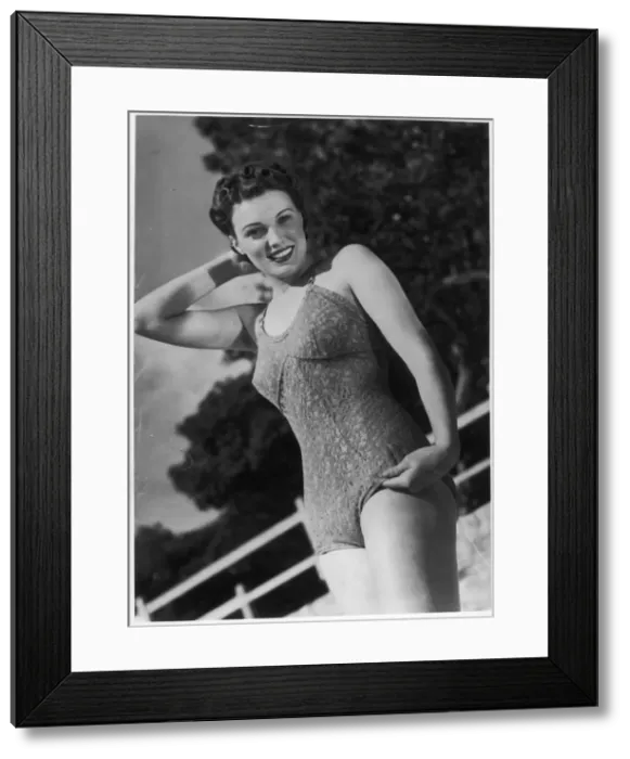 Framed Print : 40S AUSSIE BEACH BABE Framed Print : 40S AUSSIE BEACH BABE