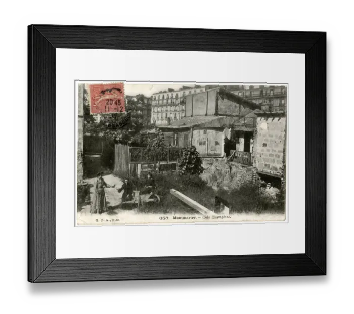 Framed Print : Quiet spot in Montmartre, Paris, France Framed Print : Quiet spot in Montmartre, Paris, France