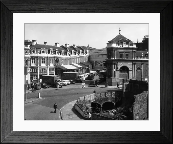 Framed Print : SMITHFIELD MARKET / VIEW Framed Print : SMITHFIELD MARKET / VIEW
