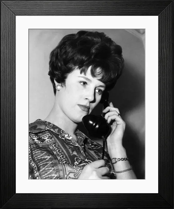 Framed Print : WOMAN ON THE PHONE Framed Print : WOMAN ON THE PHONE