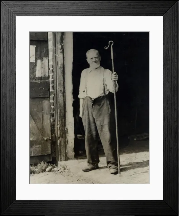 Framed Print : COCKNEY BLACKSMITH / 1932 Framed Print : COCKNEY BLACKSMITH / 1932