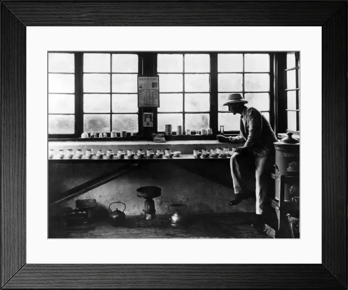 Framed Print : GRADING TEA / INDIA Framed Print : GRADING TEA / INDIA
