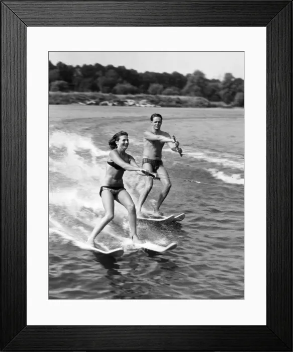 Framed Print : WATERSKIING COUPLE Framed Print : WATERSKIING COUPLE