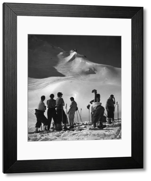 Framed Print : SKIING GROUP & PISTE SKIING GROUP & PISTE Framed Print : SKIING GROUP & PISTE SKIING GROUP & PISTE