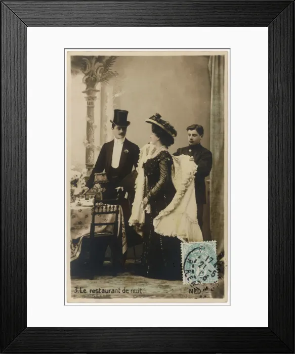 Framed Print : SOCIAL / FEMME 3 OF 10 Framed Print : SOCIAL / FEMME 3 OF 10