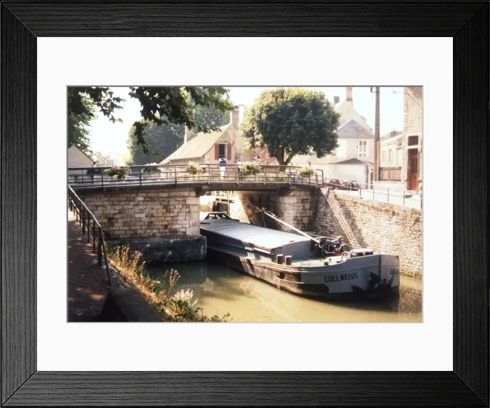 Framed Print : CANAL DE LOING - 1 Framed Print : CANAL DE LOING - 1