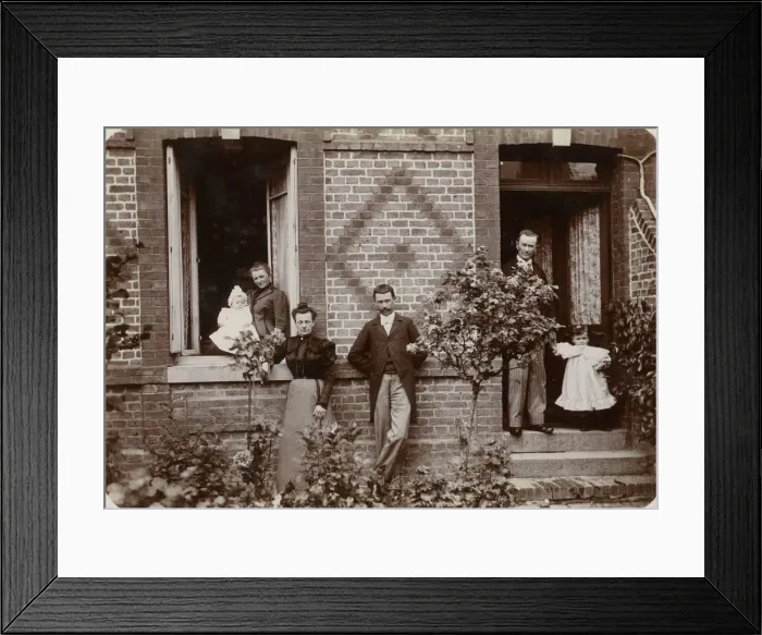 Framed Print : FAMILY PHOTO / NEUFCHATEL Framed Print : FAMILY PHOTO / NEUFCHATEL