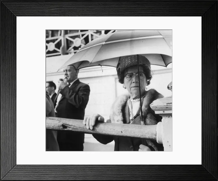Framed Print : OLD AGE / SMART LADY Framed Print : OLD AGE / SMART LADY