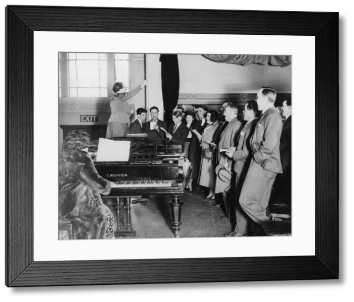 Framed Print : UNEMPLOYED SING 1930S Framed Print : UNEMPLOYED SING 1930S