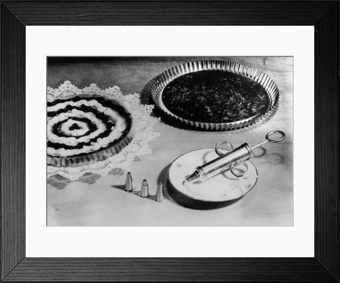 Framed Print : CAKE ICING GUN Framed Print : CAKE ICING GUN