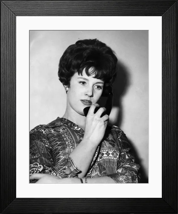 Framed Print : WOMAN ON PHONE / 1970S Framed Print : WOMAN ON PHONE / 1970S