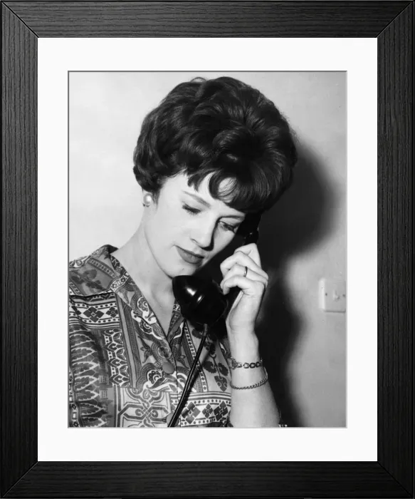 Framed Print : WOMAN ON PHONE / 1970S Framed Print : WOMAN ON PHONE / 1970S