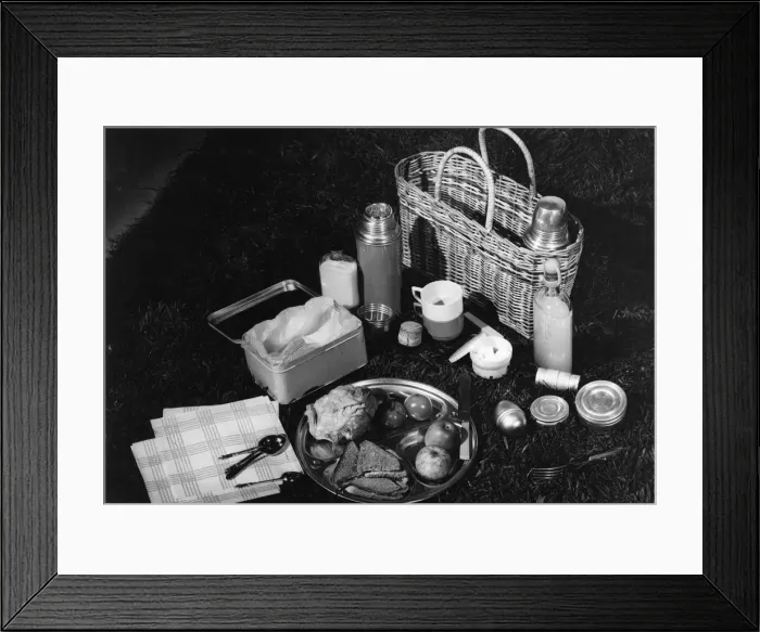 Framed Print : PICNIC HAMPER Framed Print : PICNIC HAMPER