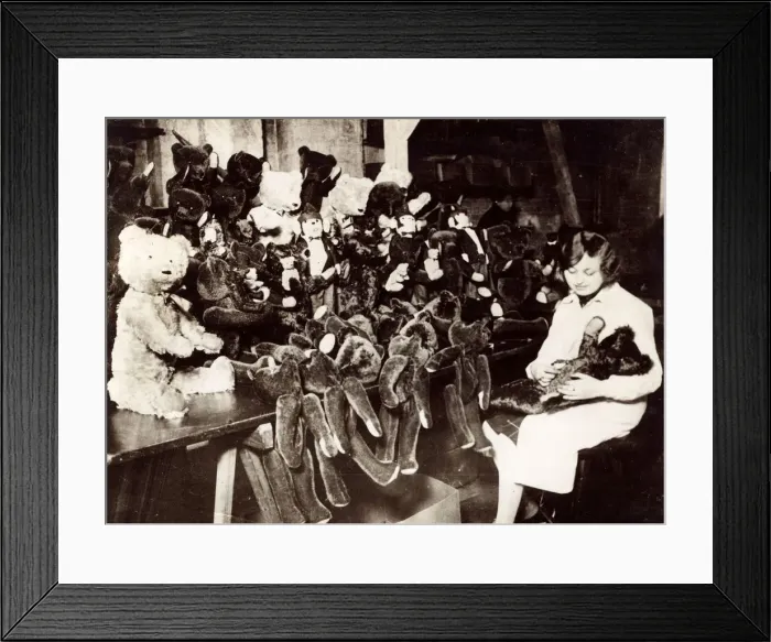 Framed Print : SAYING GOODBYE TO TEDDY Framed Print : SAYING GOODBYE TO TEDDY