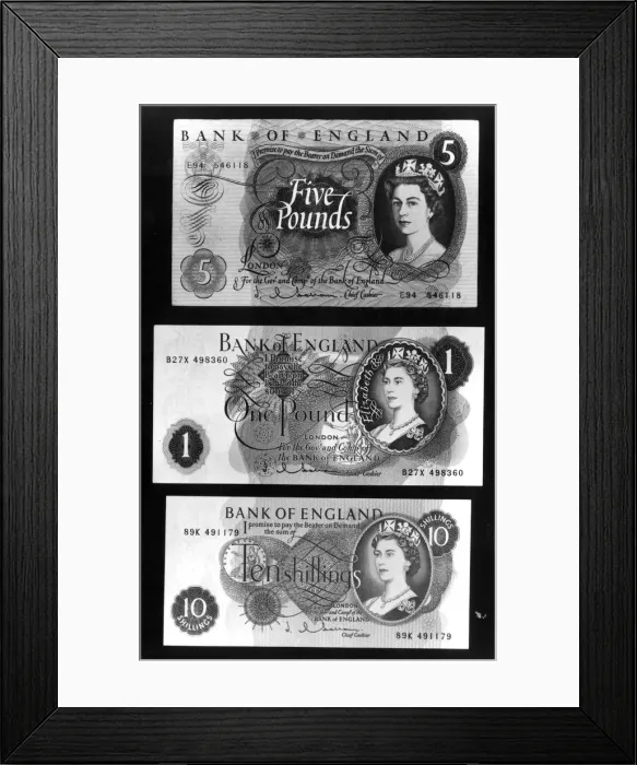 Framed Print : ENGLISH POUND NOTES Framed Print : ENGLISH POUND NOTES